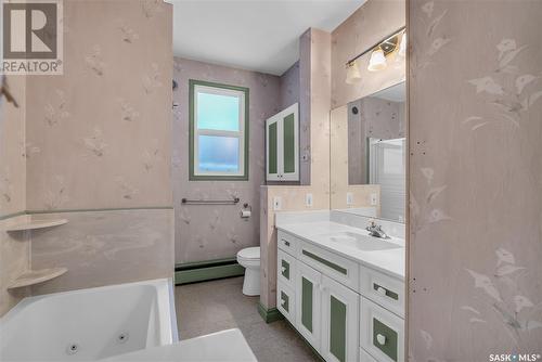 1221 Munroe Avenue, Saskatoon, SK - Indoor Photo Showing Bathroom