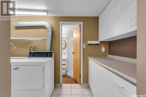 1221 Munroe Avenue, Saskatoon, SK - Indoor Photo Showing Laundry Room