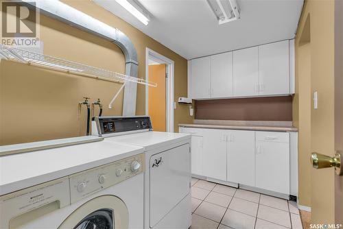 1221 Munroe Avenue, Saskatoon, SK - Indoor Photo Showing Laundry Room