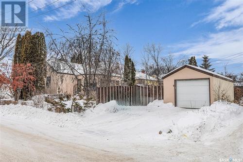 1221 Munroe Avenue, Saskatoon, SK - Outdoor