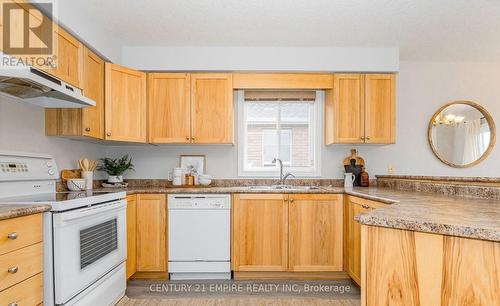 565 Avignon Place, Waterloo, ON - Indoor Photo Showing Kitchen