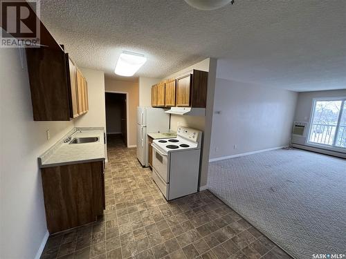 306 1808 Eaglesham Avenue, Weyburn, SK - Indoor Photo Showing Kitchen