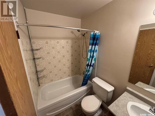 306 1808 Eaglesham Avenue, Weyburn, SK - Indoor Photo Showing Bathroom