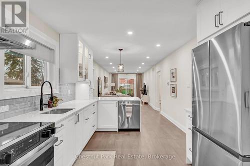 1542 Glen Rutley Circle, Mississauga (Applewood), ON - Indoor Photo Showing Kitchen With Stainless Steel Kitchen With Double Sink With Upgraded Kitchen