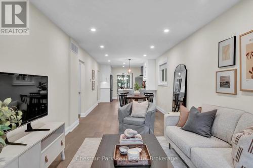 1542 Glen Rutley Circle, Mississauga (Applewood), ON - Indoor Photo Showing Living Room