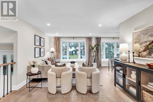 1542 Glen Rutley Circle, Mississauga (Applewood), ON - Indoor Photo Showing Living Room