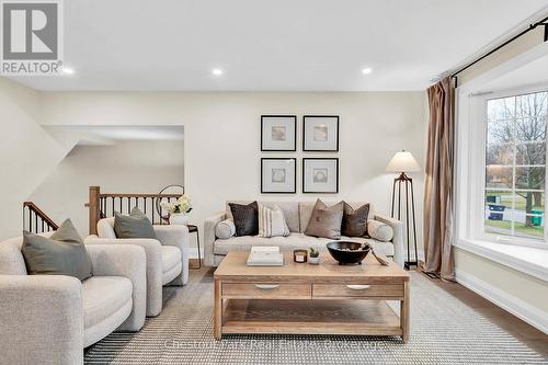 1542 Glen Rutley Circle, Mississauga (Applewood), ON - Indoor Photo Showing Living Room