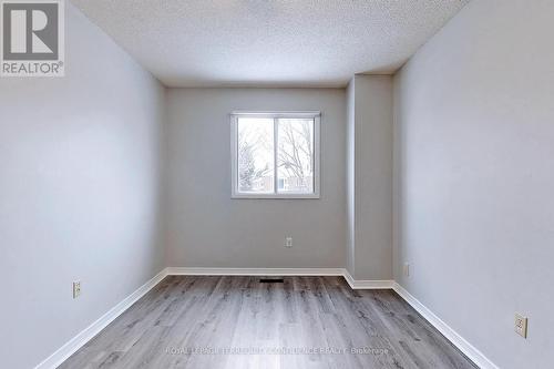 10 Weatherup Crescent, Barrie, ON - Indoor Photo Showing Other Room