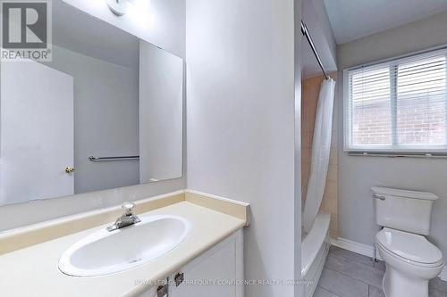 10 Weatherup Crescent, Barrie, ON - Indoor Photo Showing Bathroom