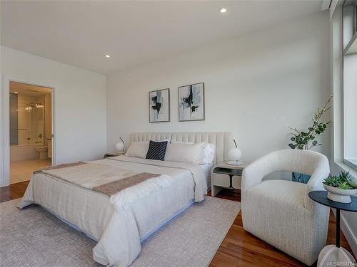 508-916 Lyall St, Esquimalt, BC - Indoor Photo Showing Bedroom