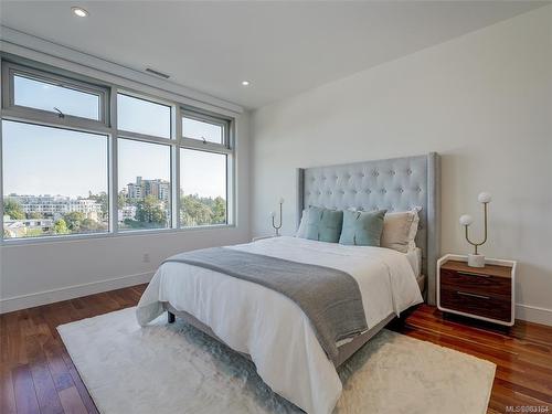 508-916 Lyall St, Esquimalt, BC - Indoor Photo Showing Bedroom