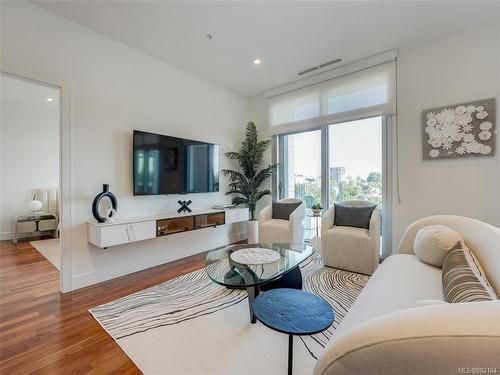 508-916 Lyall St, Esquimalt, BC - Indoor Photo Showing Living Room