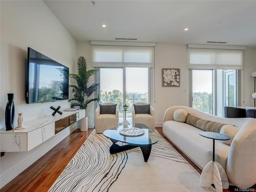 508-916 Lyall St, Esquimalt, BC - Indoor Photo Showing Living Room