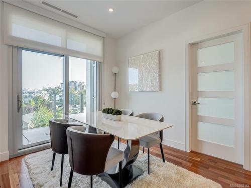 508-916 Lyall St, Esquimalt, BC - Indoor Photo Showing Dining Room