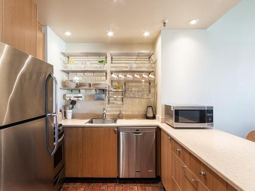 Kitchen - 303-204 Rue De L'Hôpital, Montréal (Ville-Marie), QC - Indoor Photo Showing Kitchen