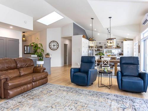 Salon - 100 Rue Léo-Paul-Trudel, Shawinigan, QC - Indoor Photo Showing Living Room