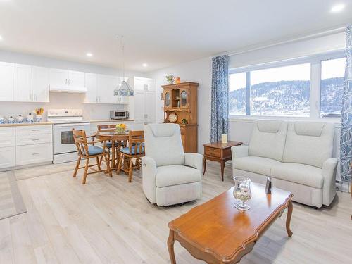 Loft - 100 Rue Léo-Paul-Trudel, Shawinigan, QC - Indoor Photo Showing Living Room