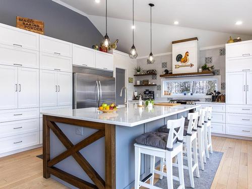 Cuisine - 100 Rue Léo-Paul-Trudel, Shawinigan, QC - Indoor Photo Showing Kitchen With Upgraded Kitchen