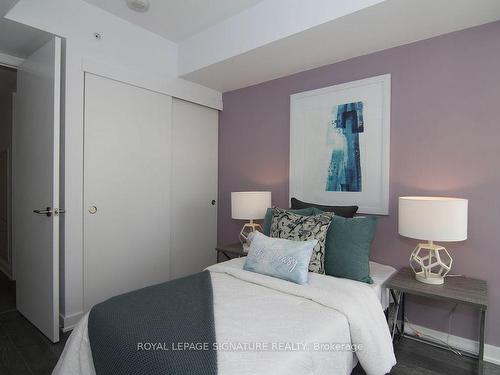 303-185 Roehampton Ave, Toronto, ON - Indoor Photo Showing Bedroom