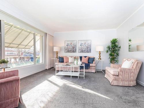 732 Danforth Rd Rd, Toronto, ON - Indoor Photo Showing Living Room