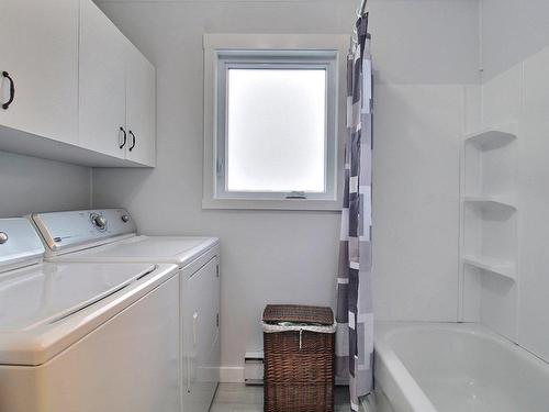 Salle de bains - 1052 Rue Du Nickel, Val-D'Or, QC - Indoor Photo Showing Laundry Room