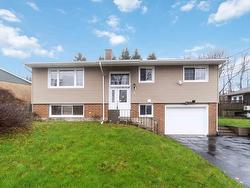 5 Agincourt Crescent  Dartmouth, NS B2V 1H9