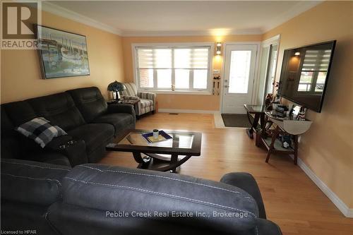 205 Bennett Street W, Goderich (Goderich (Town)), ON - Indoor Photo Showing Living Room