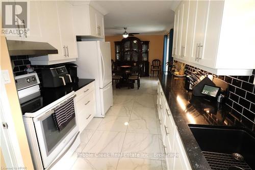 205 Bennett Street W, Goderich (Goderich (Town)), ON - Indoor Photo Showing Kitchen