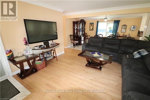 205 Bennett Street W, Goderich (Goderich (Town)), ON - Indoor Photo Showing Living Room