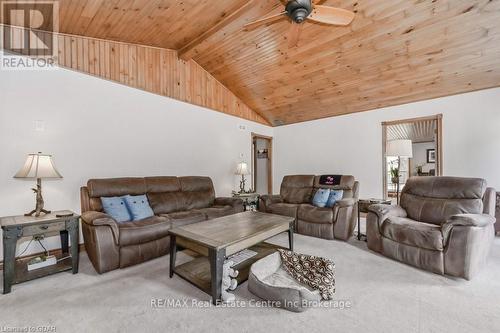 7416 Third Line, Wellington North, ON - Indoor Photo Showing Living Room