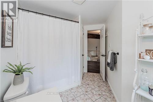 18 Gaw Crescent, Guelph (Pine Ridge), ON - Indoor Photo Showing Bathroom