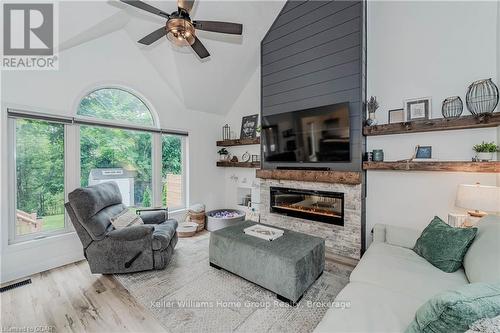 18 Gaw Crescent, Guelph (Pine Ridge), ON - Indoor Photo Showing Living Room With Fireplace