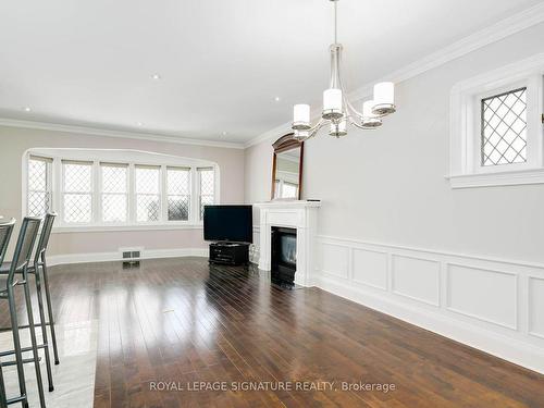 133 Chaplin Cres, Toronto, ON - Indoor With Fireplace