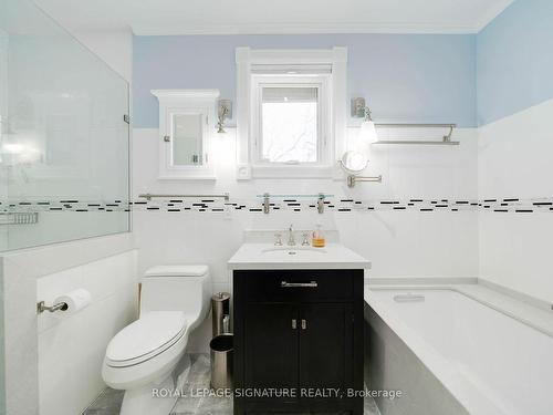 133 Chaplin Cres, Toronto, ON - Indoor Photo Showing Bathroom