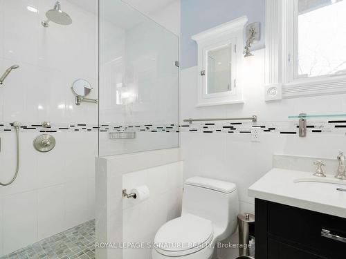 133 Chaplin Cres, Toronto, ON - Indoor Photo Showing Bathroom