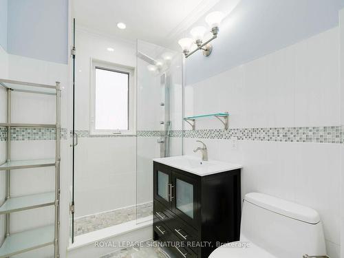 133 Chaplin Cres, Toronto, ON - Indoor Photo Showing Bathroom