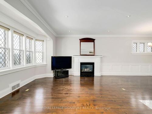 133 Chaplin Cres, Toronto, ON - Indoor Photo Showing Living Room With Fireplace