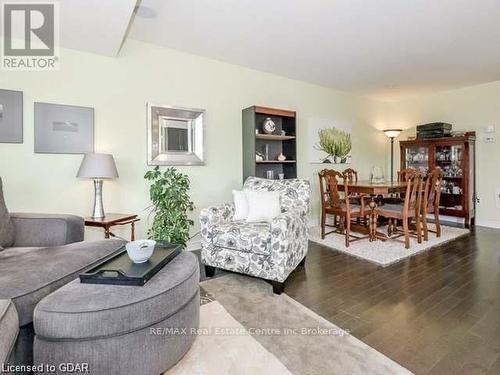 41 Revell Drive, Guelph (Hanlon Industrial), ON - Indoor Photo Showing Living Room