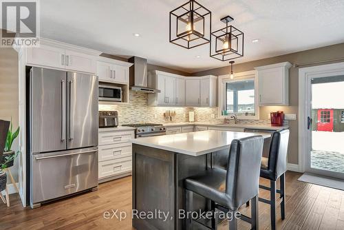 975 Reserve Avenue S, North Perth (32 - Listowel), ON - Indoor Photo Showing Kitchen With Upgraded Kitchen