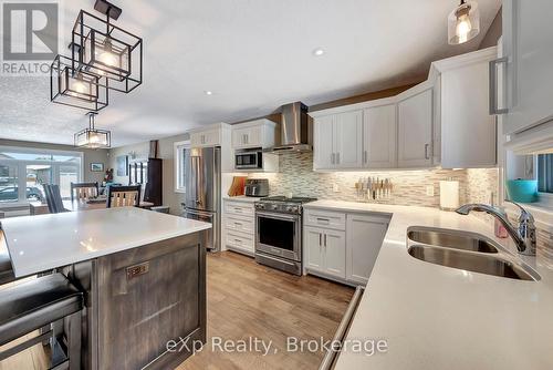 975 Reserve Avenue S, North Perth (32 - Listowel), ON - Indoor Photo Showing Kitchen With Double Sink With Upgraded Kitchen