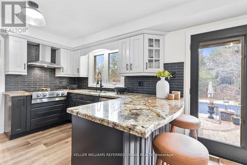 7 Houdini Way, Aurora, ON - Indoor Photo Showing Kitchen With Upgraded Kitchen