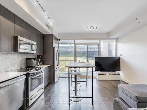 605-50 Bruyeres Mews, Toronto, ON - Indoor Photo Showing Kitchen