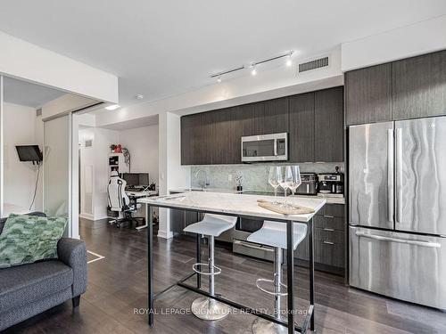 605-50 Bruyeres Mews, Toronto, ON - Indoor Photo Showing Kitchen With Stainless Steel Kitchen With Upgraded Kitchen