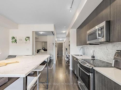 605-50 Bruyeres Mews, Toronto, ON - Indoor Photo Showing Kitchen With Upgraded Kitchen