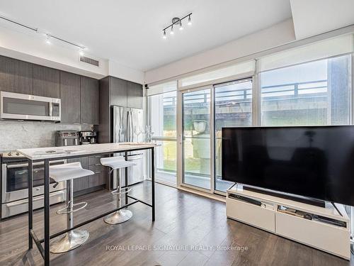 605-50 Bruyeres Mews, Toronto, ON - Indoor Photo Showing Kitchen With Upgraded Kitchen