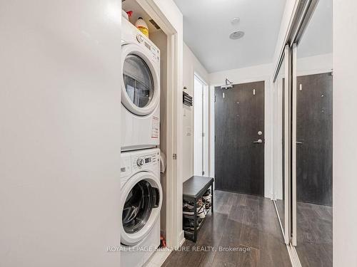 605-50 Bruyeres Mews, Toronto, ON - Indoor Photo Showing Laundry Room