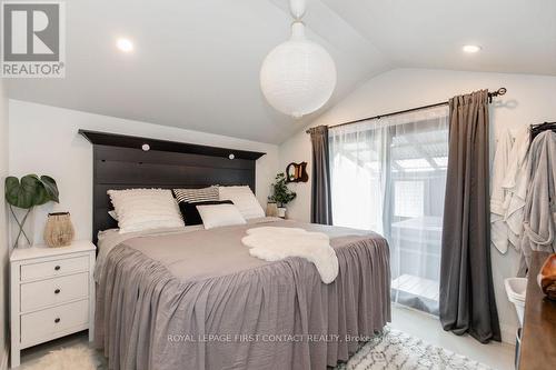 1370 Killarney Beach Road, Innisfil, ON - Indoor Photo Showing Bedroom