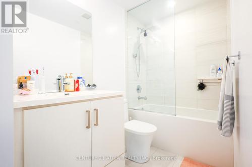 701 - 38 Honeycrisp Crescent, Vaughan, ON - Indoor Photo Showing Bathroom