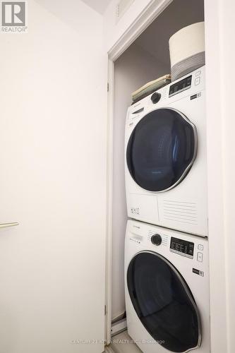 701 - 38 Honeycrisp Crescent, Vaughan, ON - Indoor Photo Showing Laundry Room