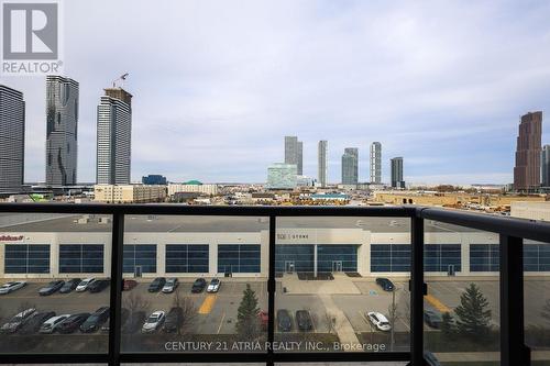 701 - 38 Honeycrisp Crescent, Vaughan, ON - Outdoor With View